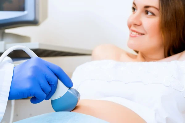 Pregnant woman on reception at the doctor — Stock Image Pregnant woman on reception at the doctor Stock Photo