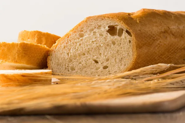 Gesneden brood met granen — Stockfoto