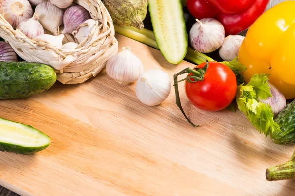 Vegetables on the kitchen board — Stock Photo, Image