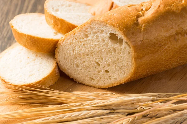 Gesneden brood met granen — Stockfoto