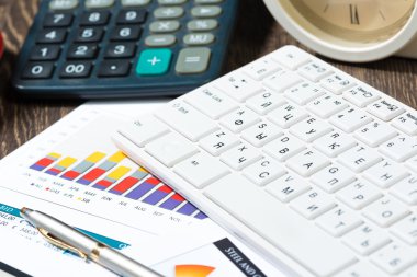 İşyeri işadamı klavye ile