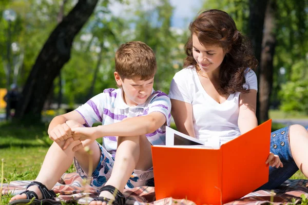 Reading a book together — Stock Photo, Image