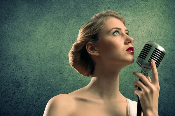 Attractive female singer with microphone — Stock Photo, Image