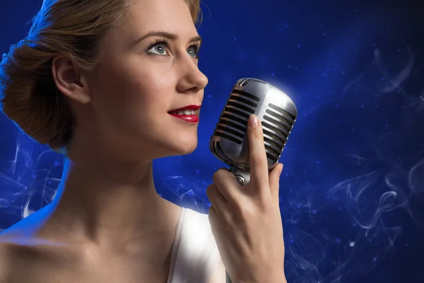 Attractive female singer with microphone — Stock Photo, Image