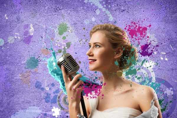 Attractive female singer with microphone — Stock Photo, Image