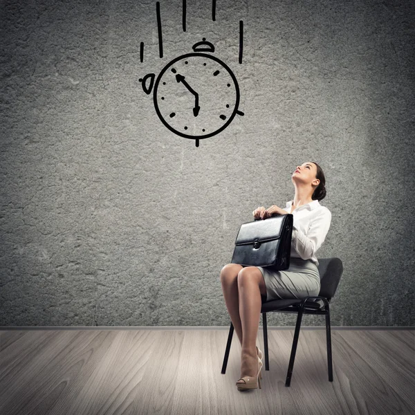 Young business woman looking up — Stock Photo, Image