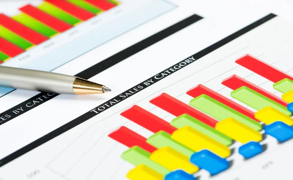 Close-up of pen and financial growth charts — Stock Photo, Image