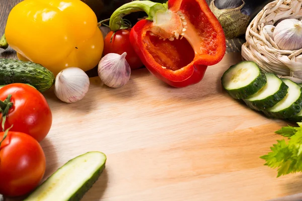Vegetables on the kitchen board — Stock Photo, Image