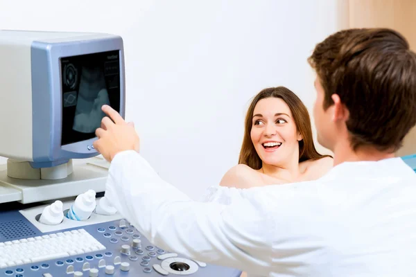 Pregnant woman on reception at the doctor — Stock Photo, Image