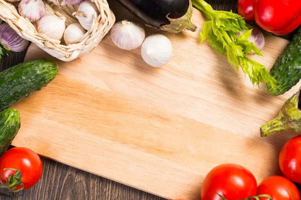 Vegetables on the kitchen board — Stock Photo, Image