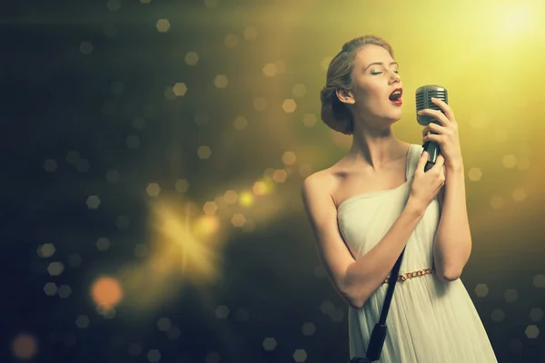 Attractive female singer with microphone — Stock Photo, Image