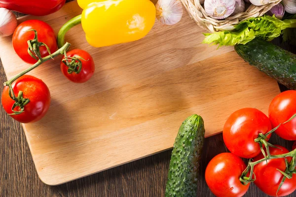 Vegetables on the kitchen board — Stock Photo, Image