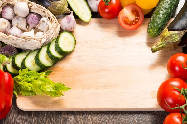 Vegetables on the kitchen board — Stock Photo, Image