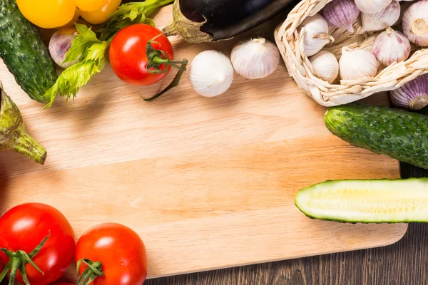 Verduras en el tablero de la cocina — Foto de Stock