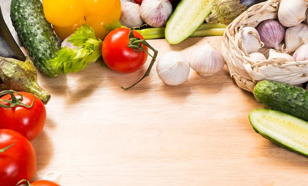 Gemüse auf dem Küchentisch — Stockfoto