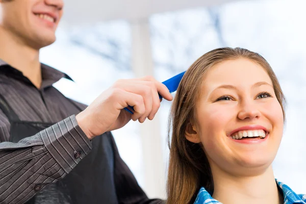 Hairdresser and client — Stock Photo, Image