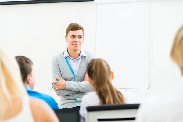 Teacher talking with students — Stock Photo, Image