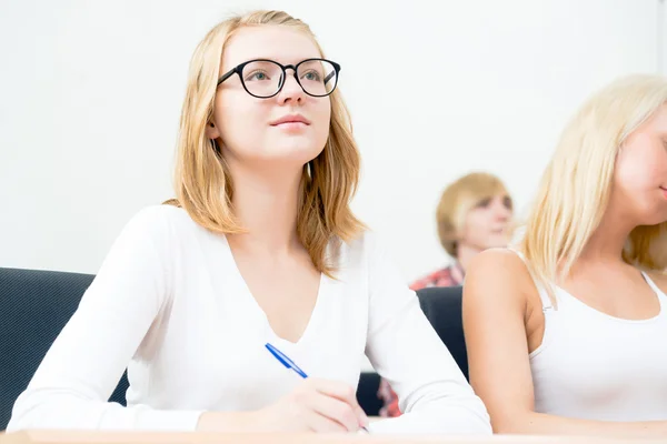 Elever i klassrummet — Stockfoto