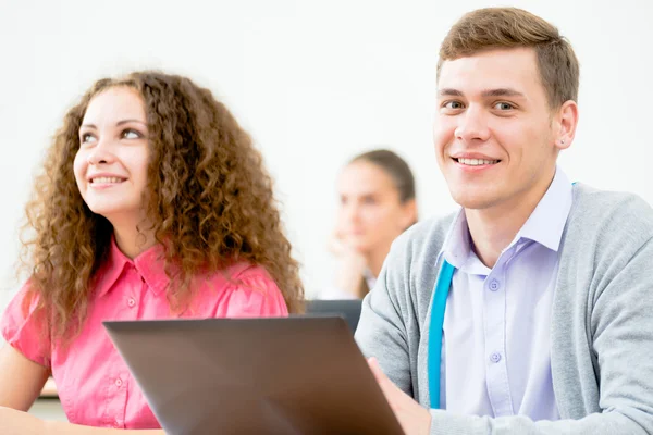 Estudantes em sala de aula — Fotografia de Stock