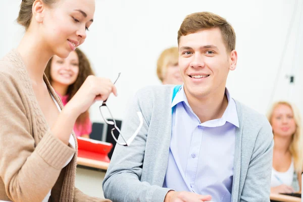 Estudantes em sala de aula Fotografia De Stock