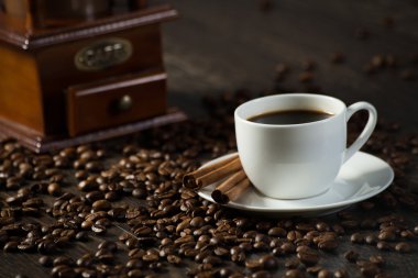 Bir fincan sade kahve.