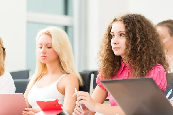 Studenten in de klas — Stockfoto