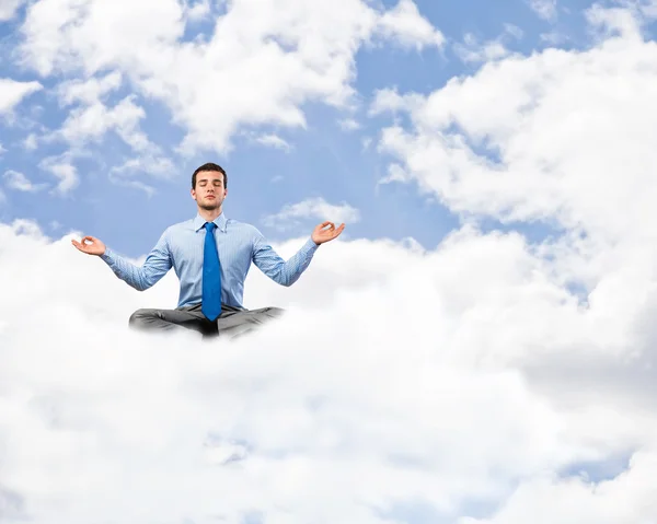 Homem de negócios meditando — Fotografia de Stock