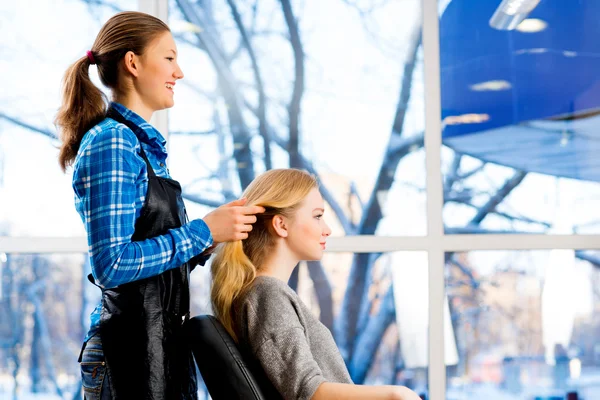 Hairdresser and client — Stock Photo, Image