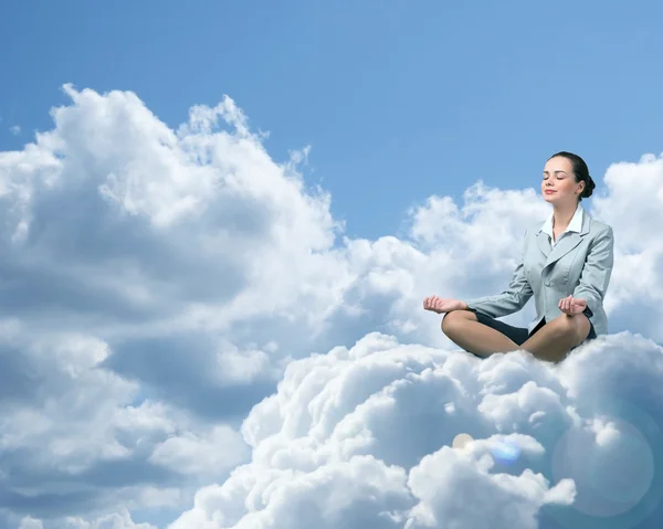 Donna d'affari meditando — Foto Stock