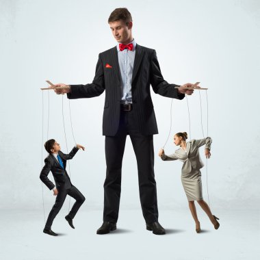 Kuklacı ve kukla iş