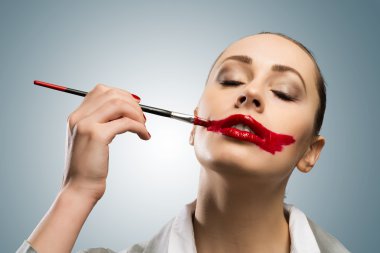 genç kadın canlı kırmızı ağız