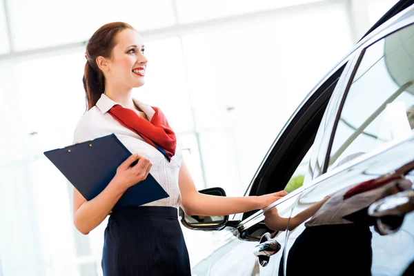 Young woman in a showroom consultant — Stock Photo, Image