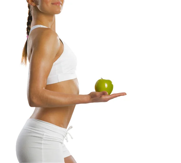 Молодая привлекательная спортивная женщина с зеленым яблоком — стоковое фото