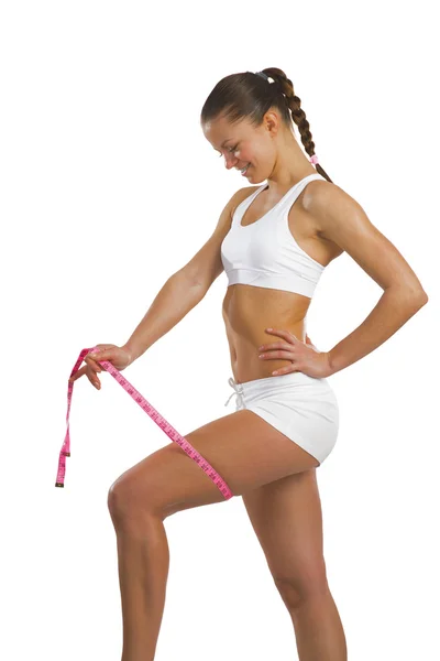 Sportovní žena měření stehna — Stock fotografie