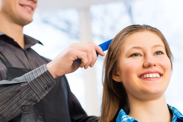 Hairdresser and client — Stock Photo, Image