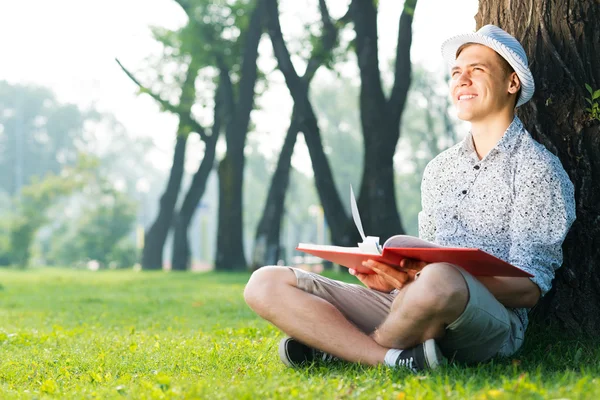 Young man reading book — Stock Photo, Image