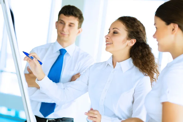 Businessmen are meeting near the flipchart — Stock Photo, Image