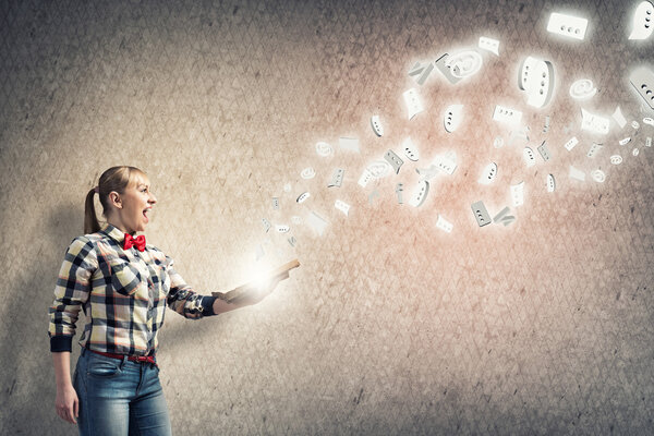 Девушка с книгой