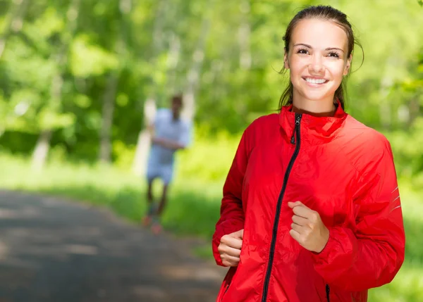 Saludable joven atleta corriendo — Foto de Stock