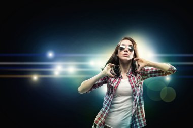 kulaklıklar ile genç kız