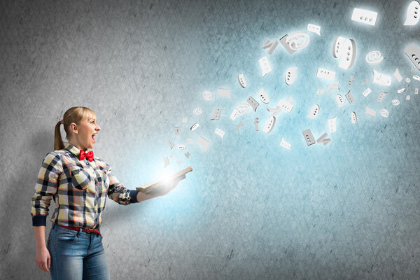 Девушка с книгой