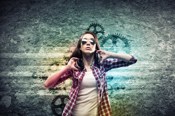 Teenager girl with headphones — Stock Photo, Image