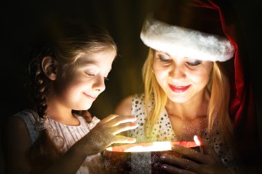 Anne ve kızı giftbox açıldı