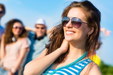 şık Bayan güneş gözlüğü