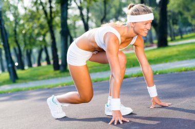 kadın atlet başlangıç poz