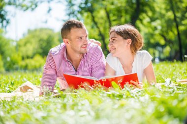 Romantik Çift Park yalan