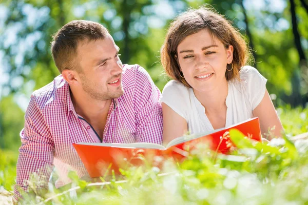 Date dans le parc — Photo