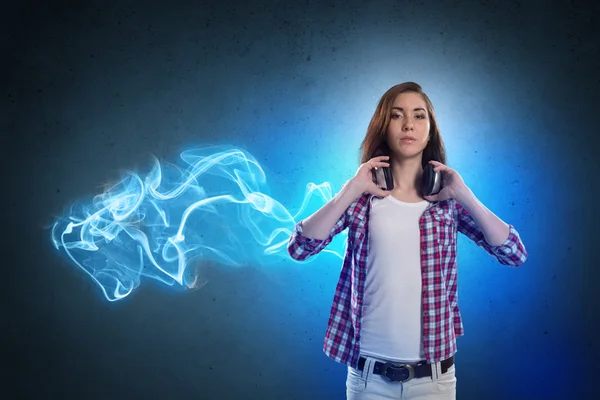 Teenager girl wearing headphones — Stock Photo, Image