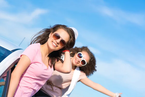 Le donne sono scese dal finestrino. — Foto Stock