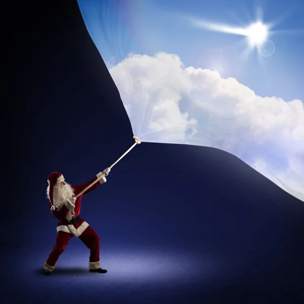 Papai Noel puxa a bandeira — Fotografia de Stock